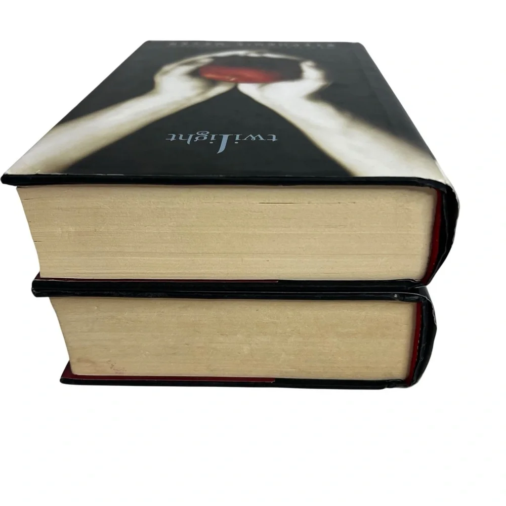 Stephanie Meyer Books Lot/2 “Twilight” & “New Moon” Fantasy/Horror/Romance - Picture 6 of 7